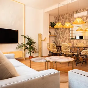 Stylish In The Heart Of With Pool Appartement